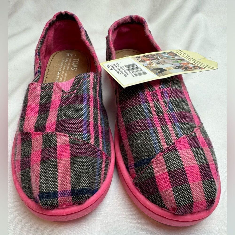 Toms YOUTH Vibrant Pink and Black Plaid Slip-Ons - Kid Size 2.5 (A165)